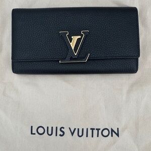 Louis Vuitton Capucines Wallet in Black (M61248)
